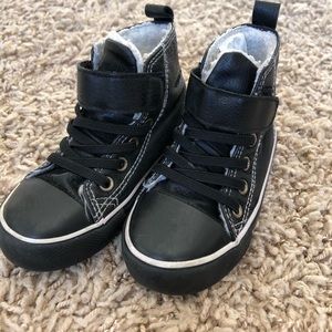 Size 7.5 toddler boys high top sneakers